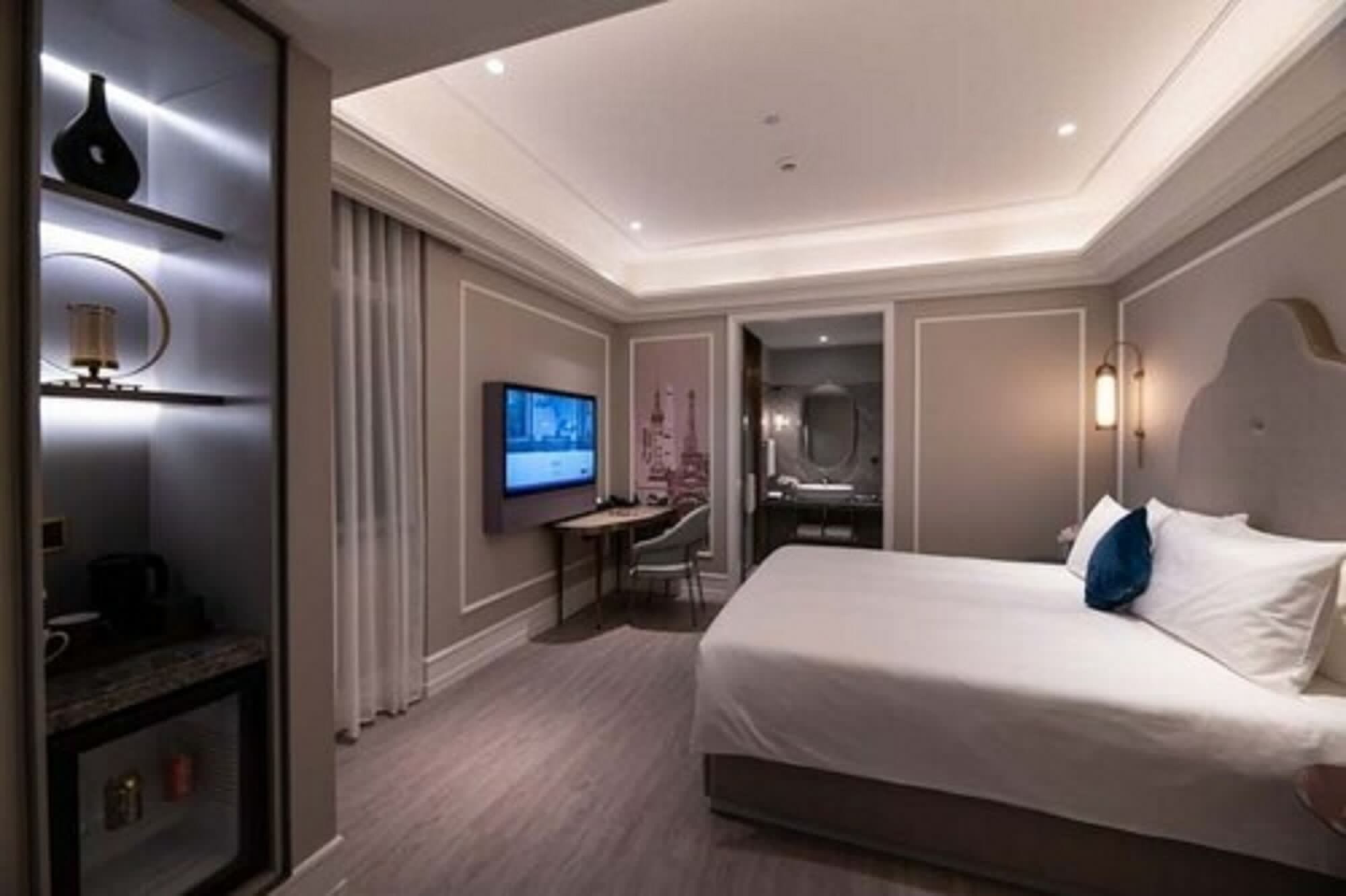 SUPERIOR, KING BED