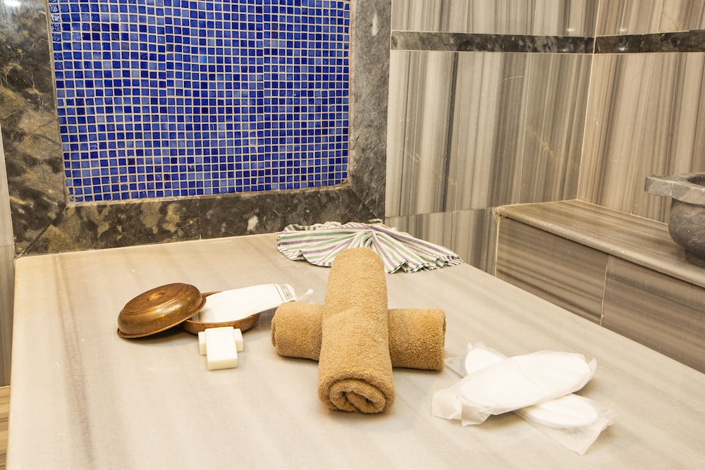 Alemeyn The Taksim Leons Hotel Cafe & Spa 15/28