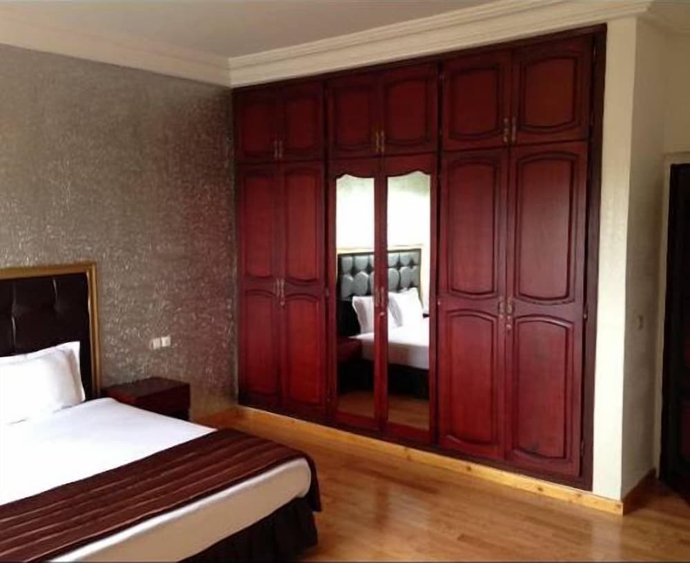 Ngaliema Resort Club 15/42