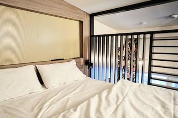 Mezzanine, Queen Bed