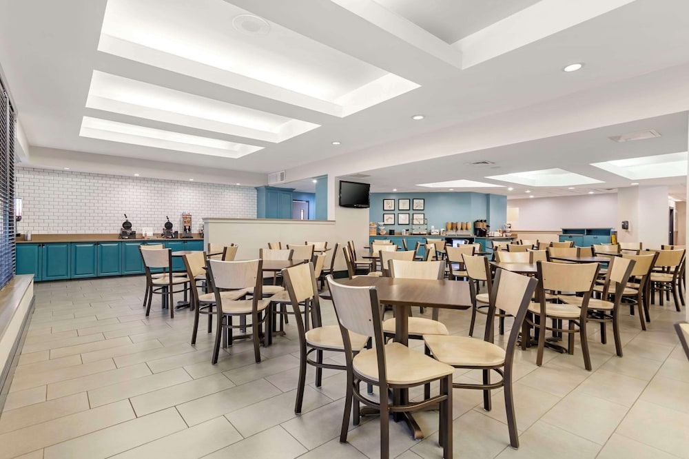Country Inn and Suites By Radisson Atlanta Galleria/Ballpark GA 30/36
