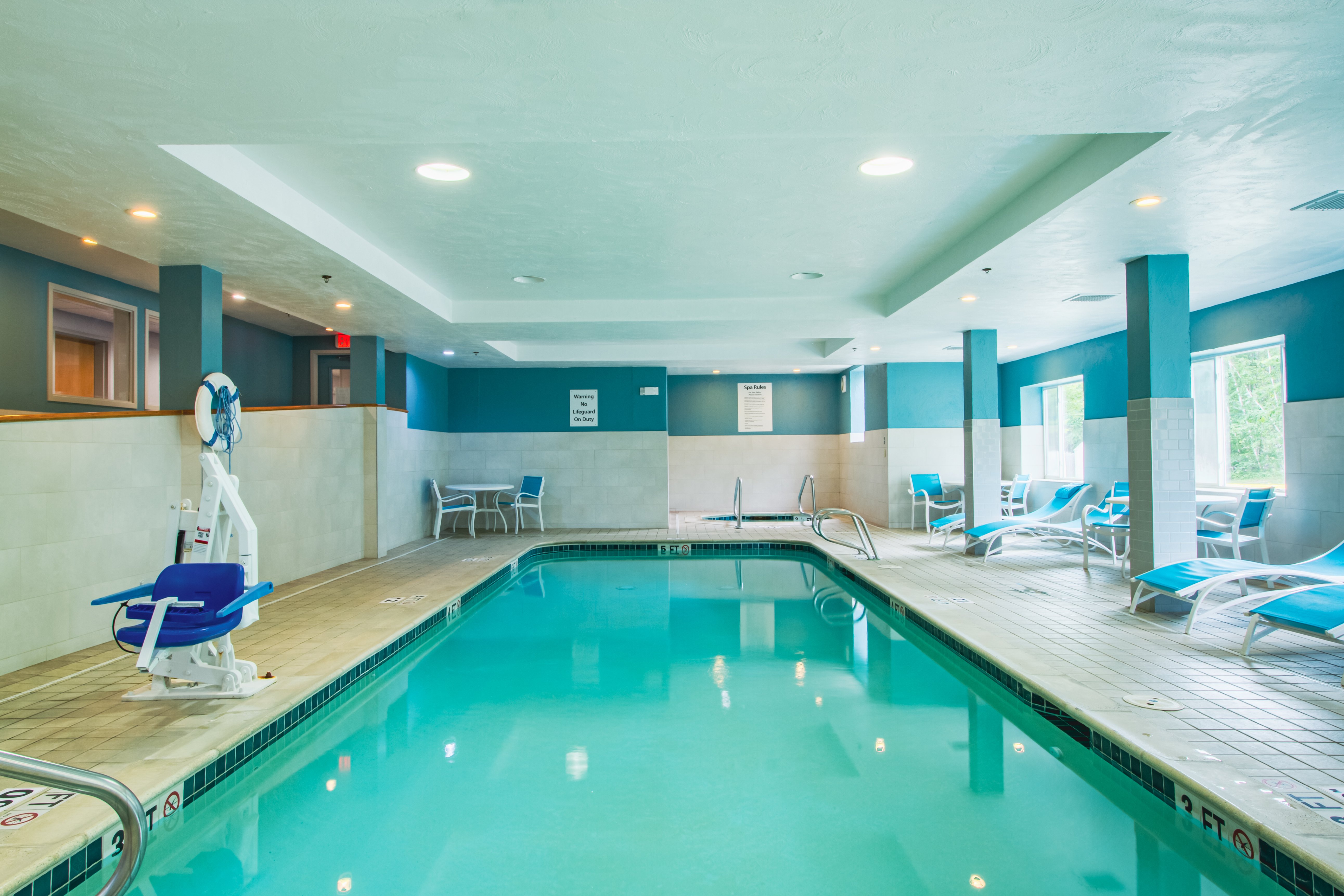 Holiday Inn Express & Suites Lincoln East - White Mountains 26/47