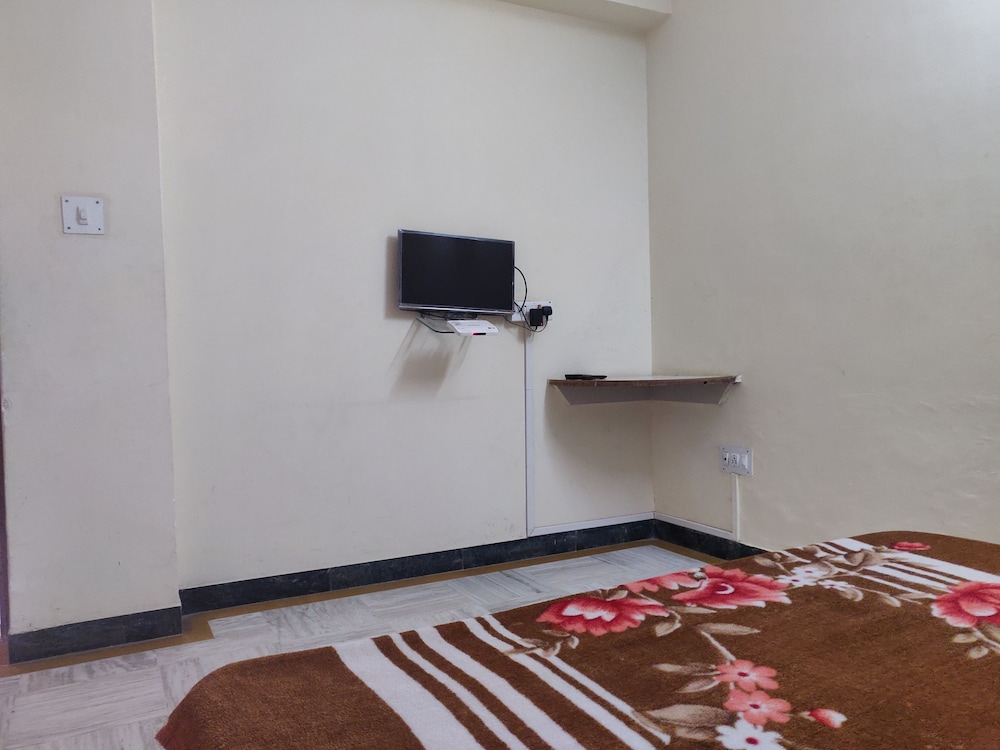 Hotel Leela Nikunj 11/14
