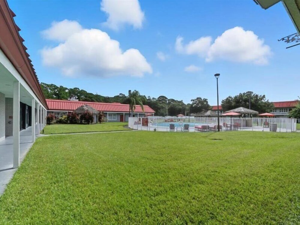 Vero Beach Inn & Suites 75/79