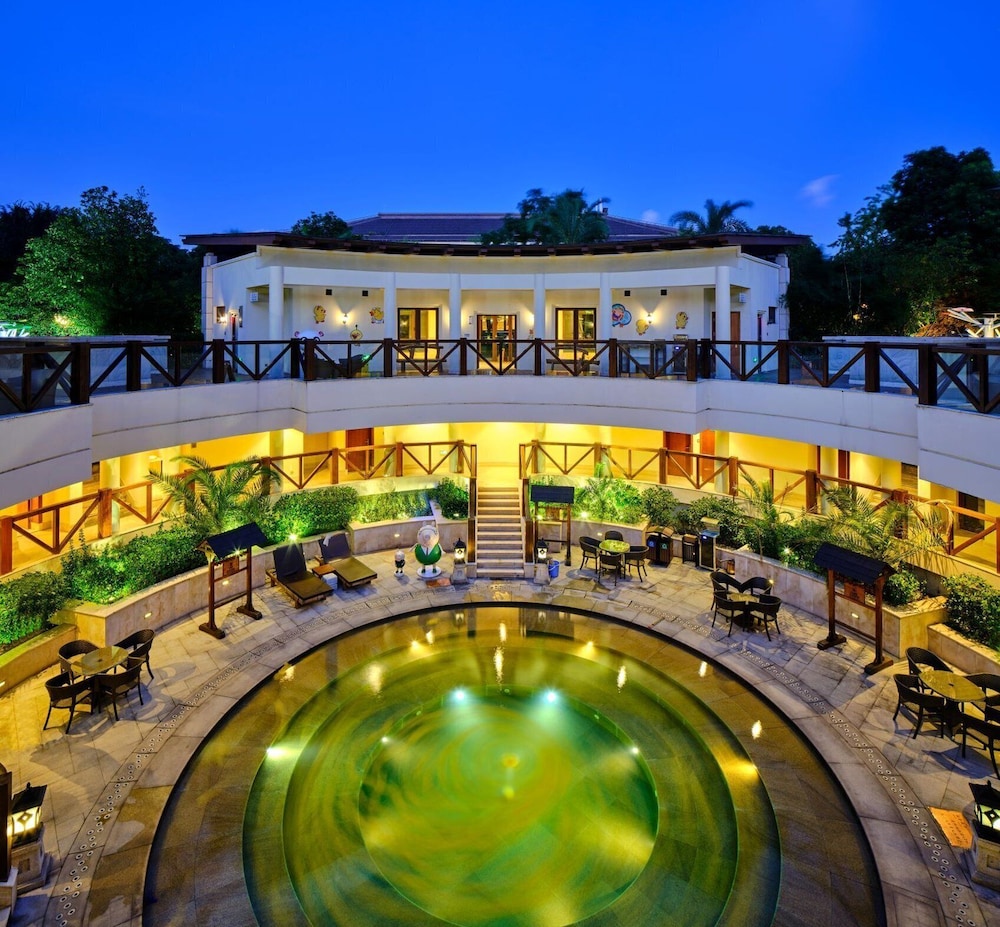 Hualuxe Suzhou Bay Hot Spring Resort 70/72