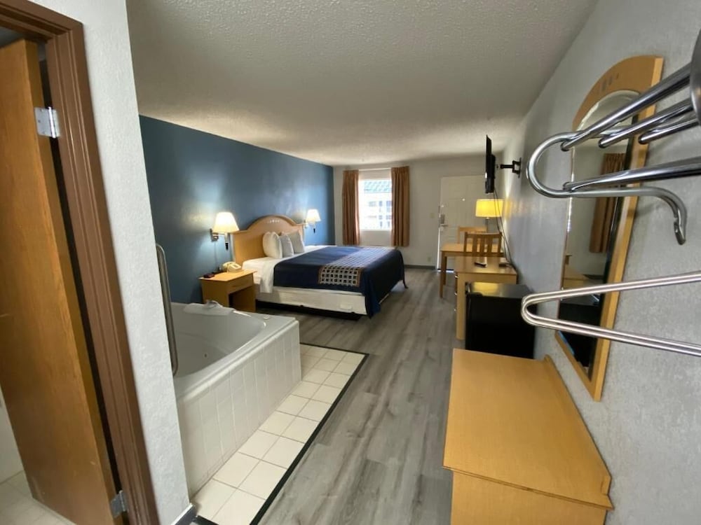Econo Lodge Branson Theater District 22/40