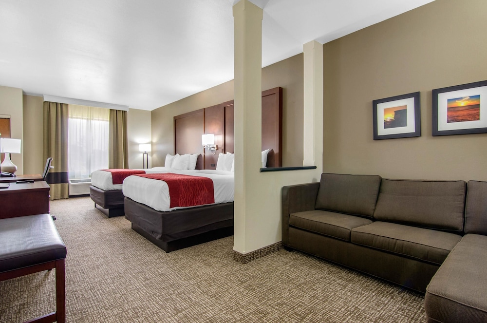 Comfort Inn & Suites Shawnee - Kansas City 10/28