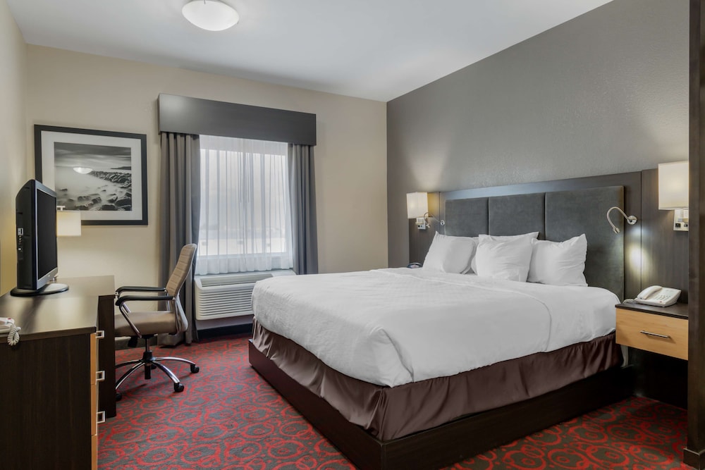 غرفة قياسية بسرير كوين مع أريكة لذوي الإعاقة، Best Western Plus Eastgate Inn Suites 3/5