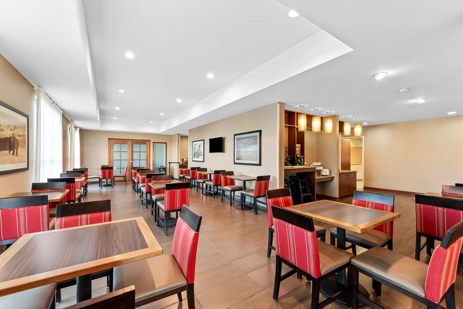 Comfort Inn and Suites Avera Southwest Sioux Falls SD 30/37