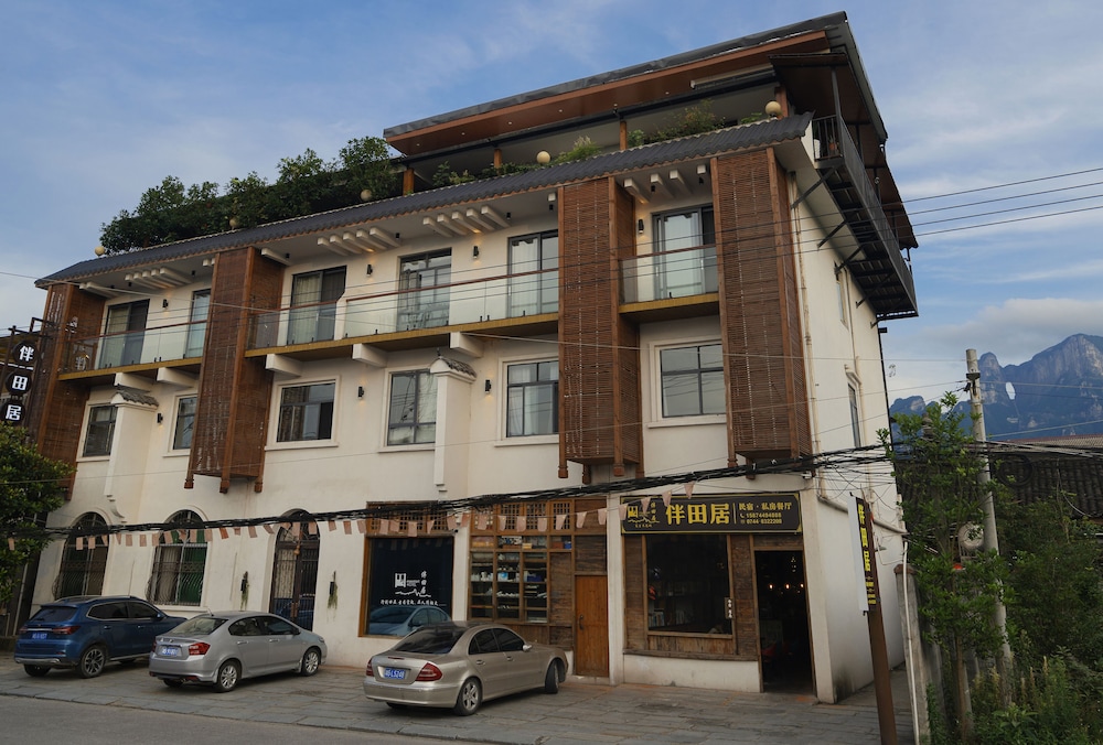 Tian's Resort 3/50
