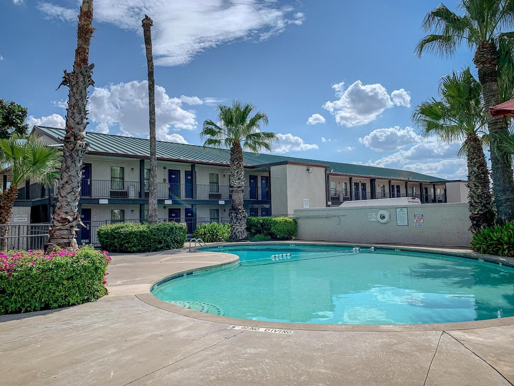 Studio6 Laredo, TX - North I 35 42/47