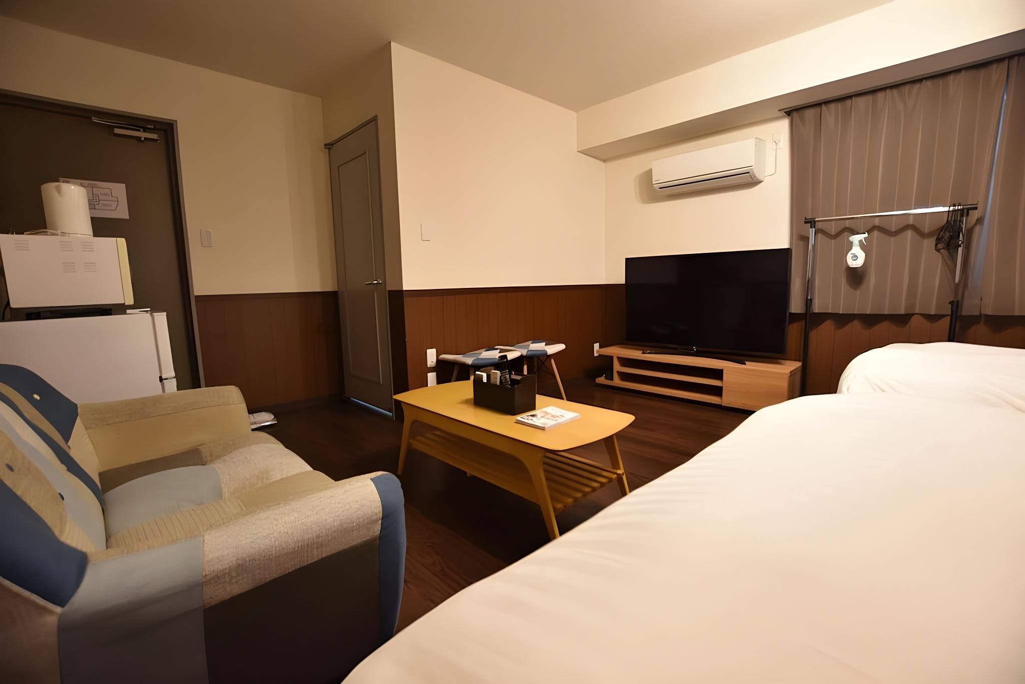 1 BEDROOM, BASIC, TRIPLE