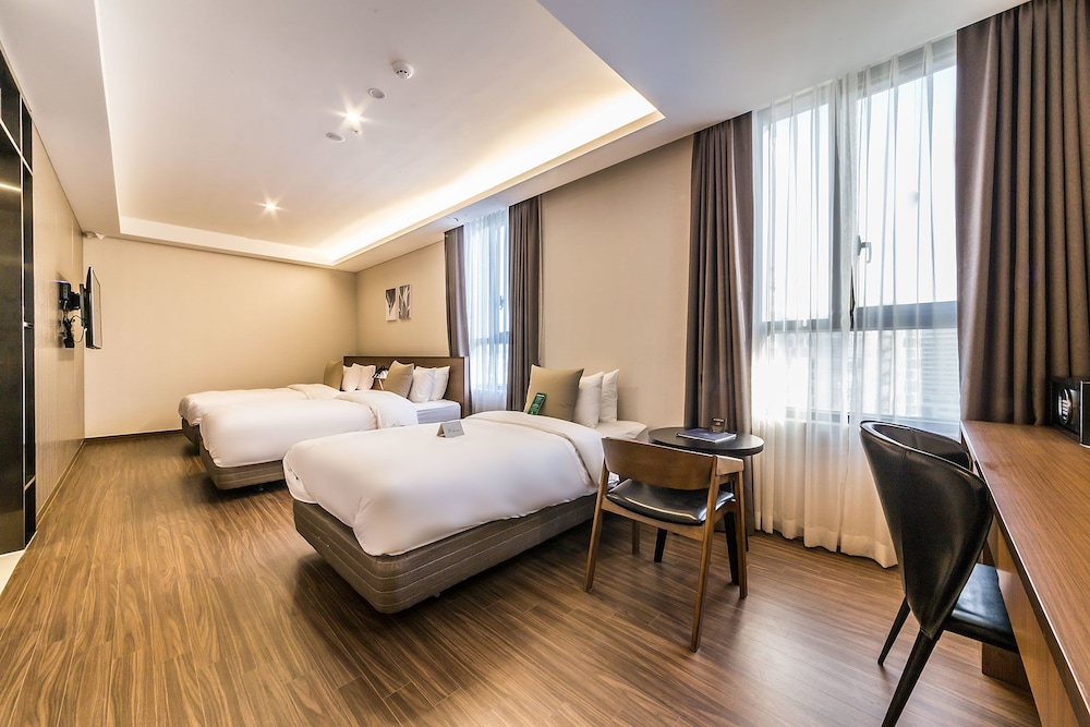 WD HOTEL 19/50