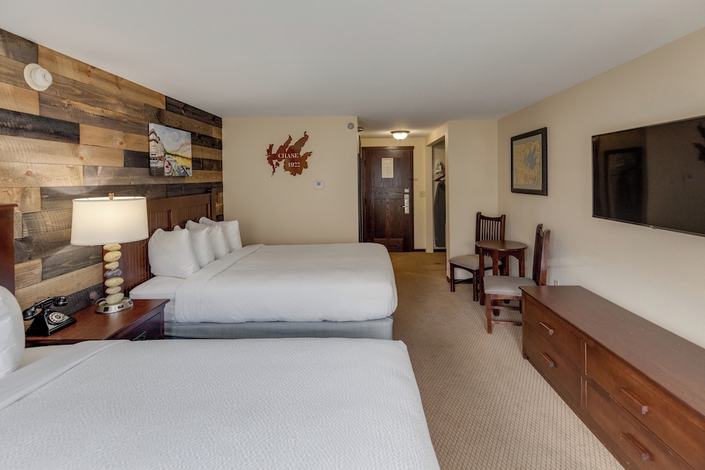 Chase On The Lake Resort Hotel 9/51