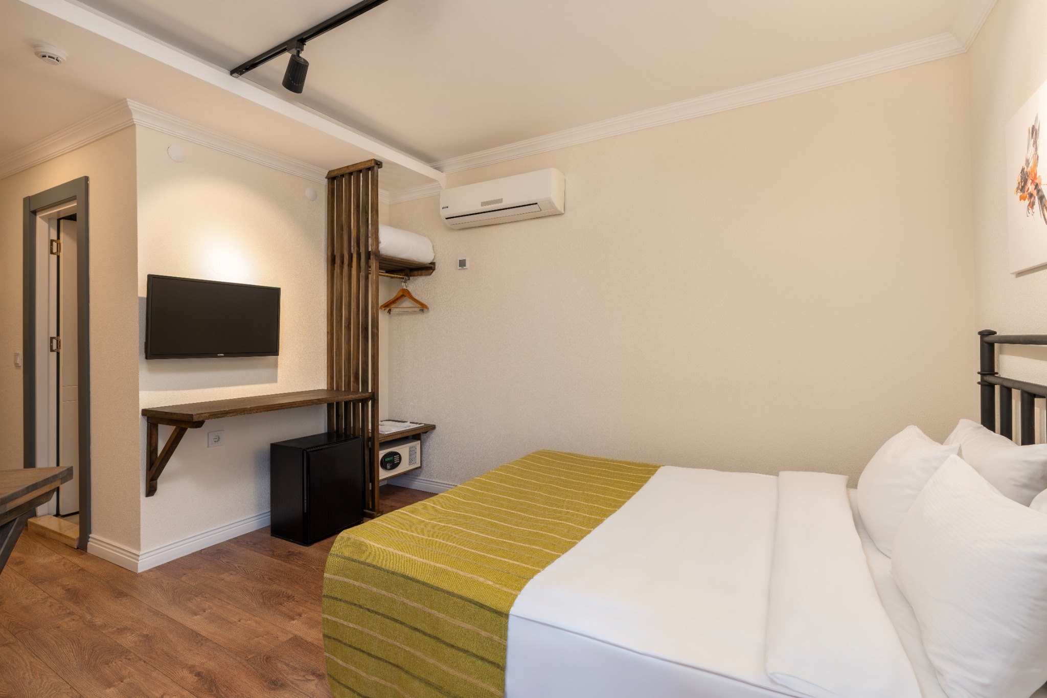 غرفة قياسية بسرير مزدوج، Azuu Boutique Hotel 4/9