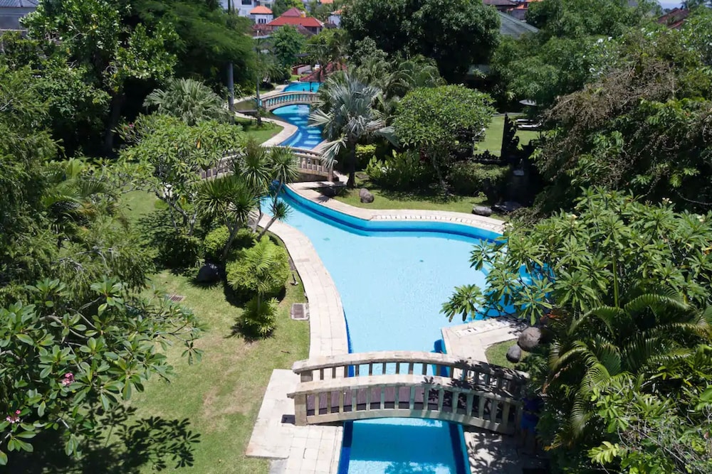 The Cakra Hotel 37/42
