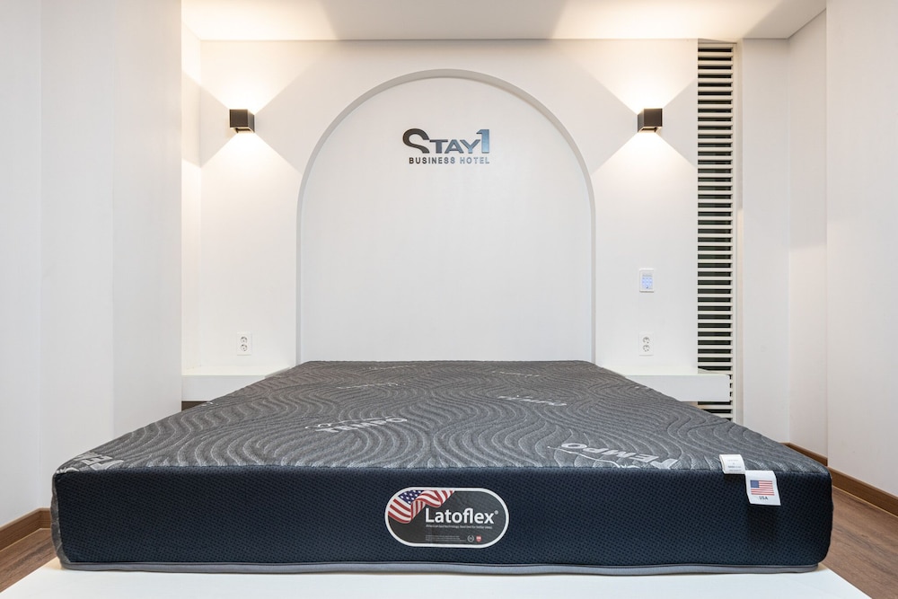 Stay 1 Hotel 28/49