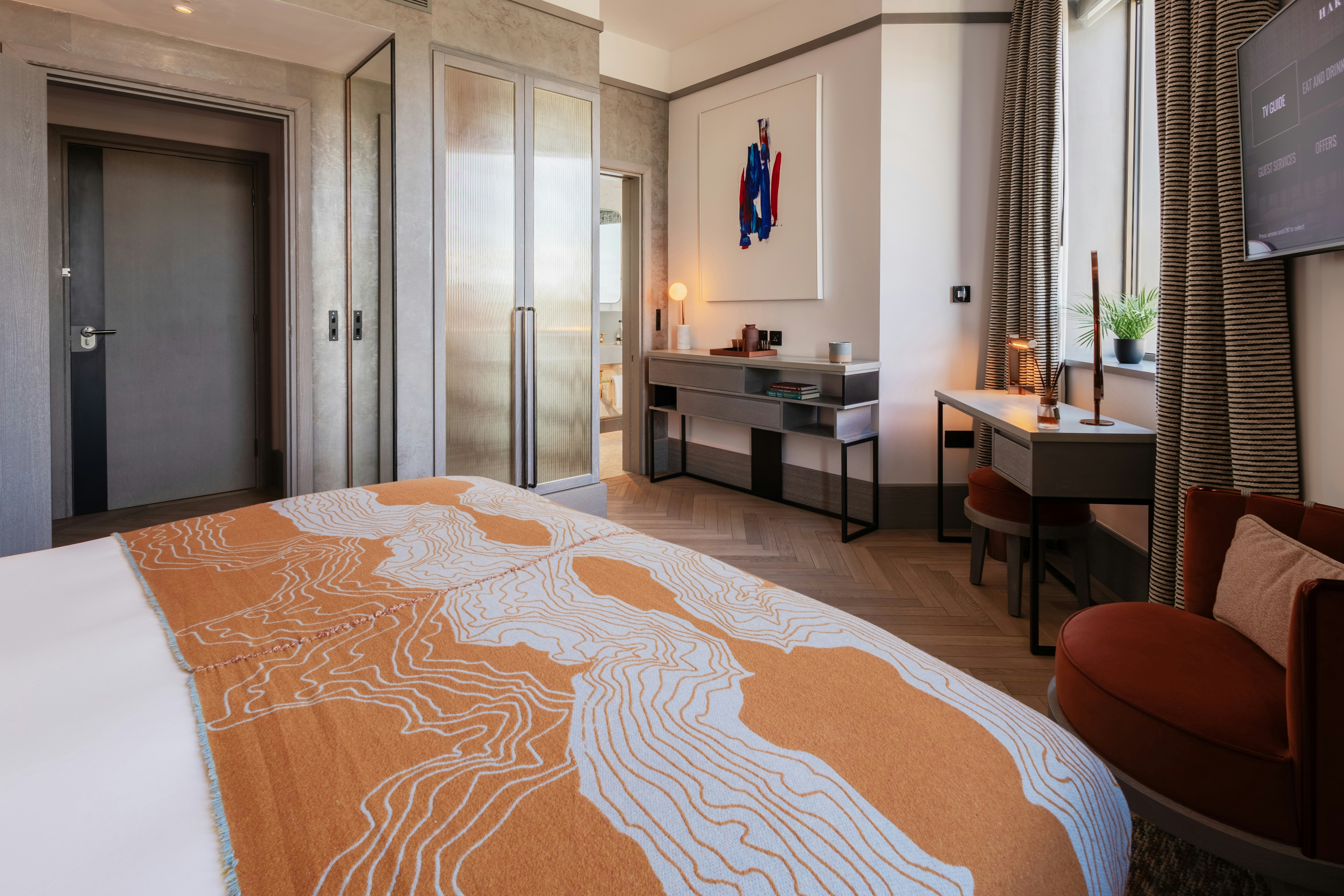 1 BEDROOM, SUITE, KING BED