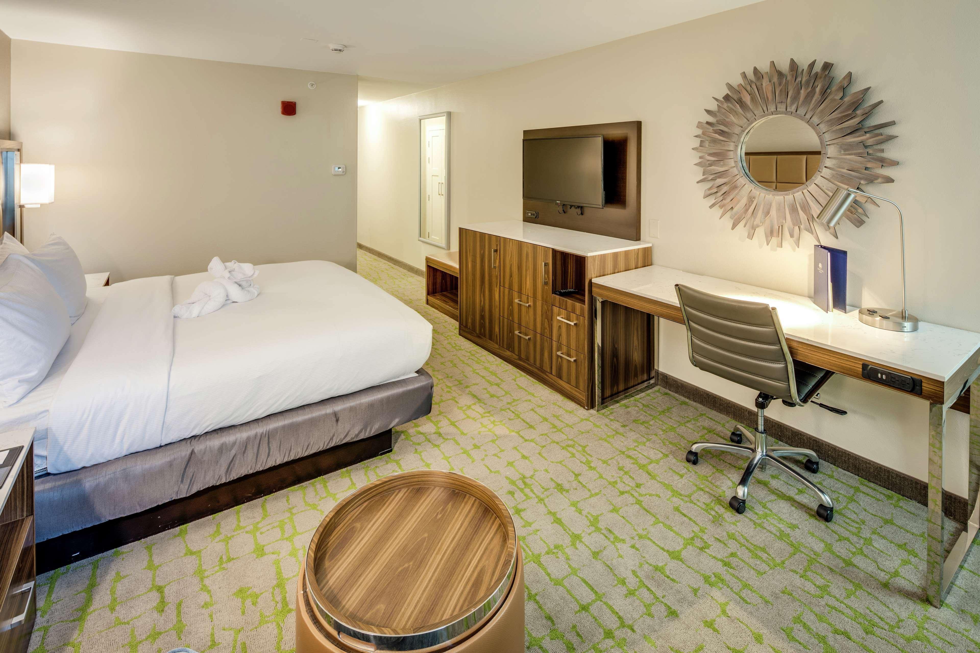 Room, Double Bed, River View