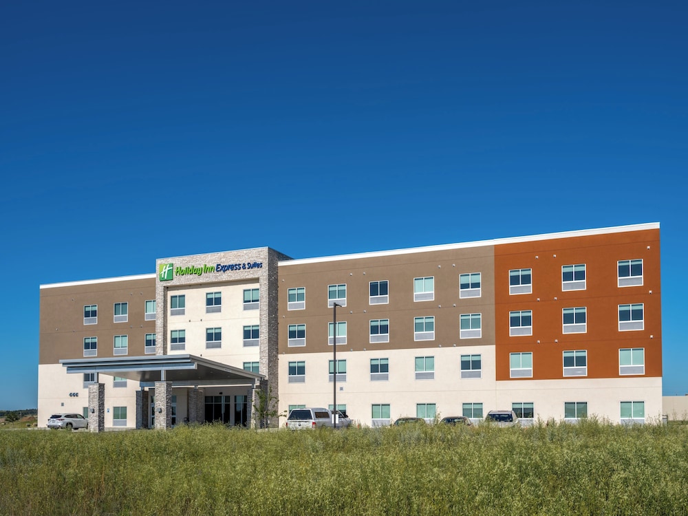 Holiday Inn Express and Suites Watertown 4/74