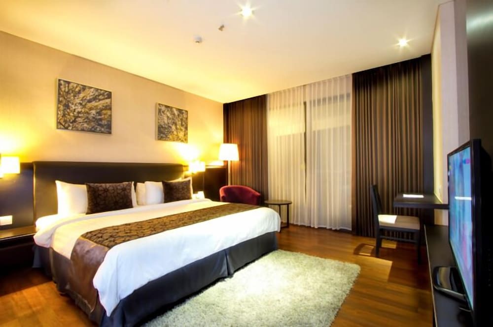 Estrella Hotel & Conference (ex Aston Luwuk) 13/49