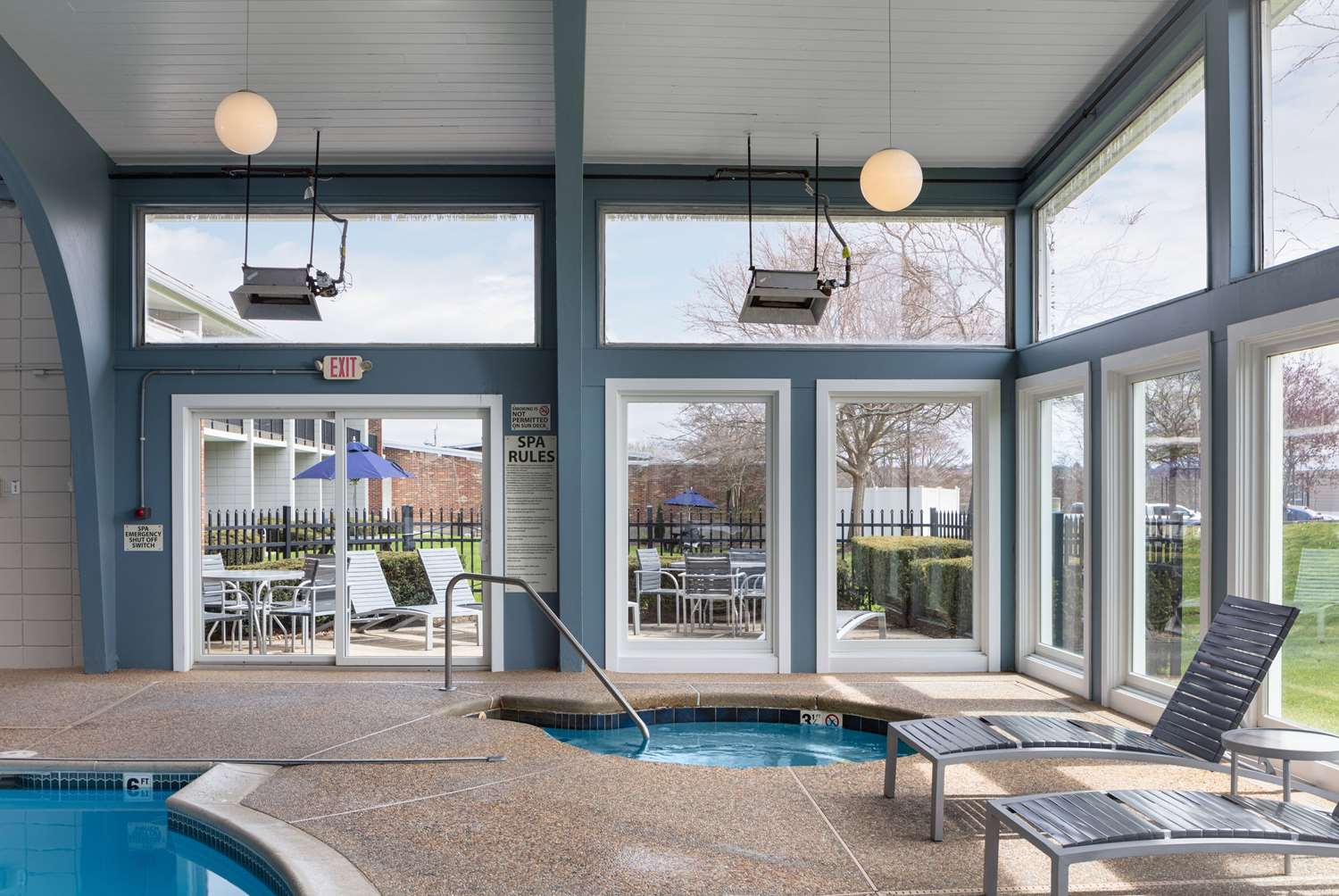 Howard Johnson by Wyndham Middletown Newport Area 10/22