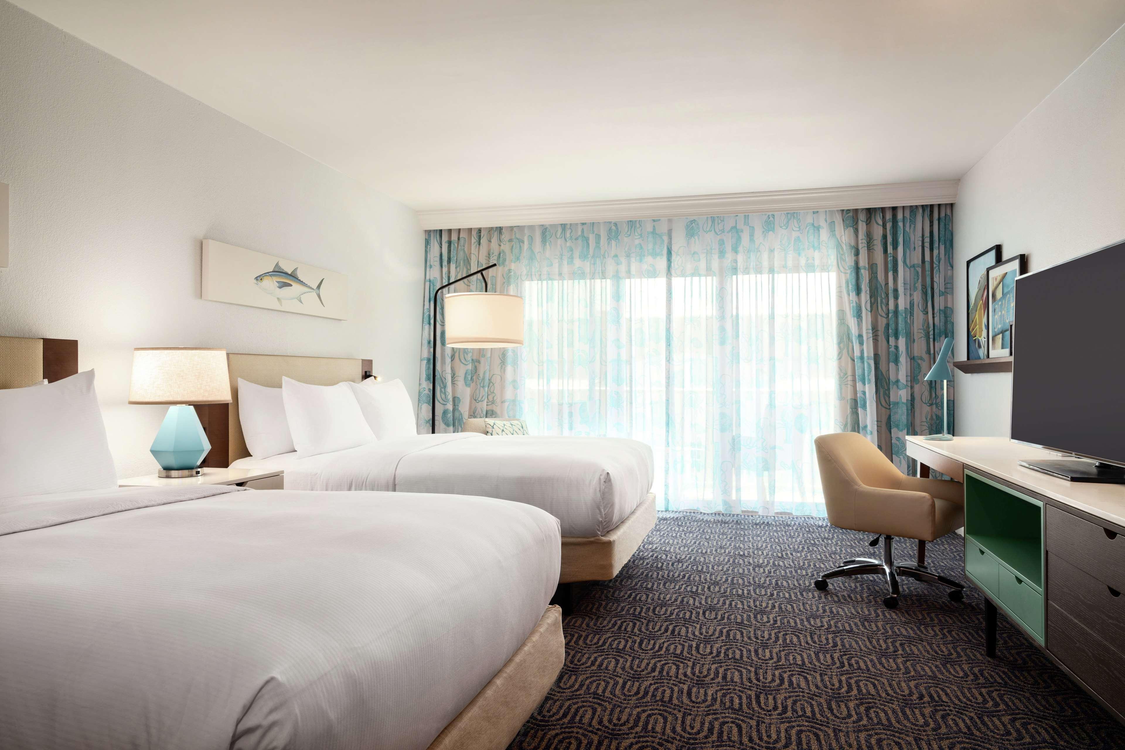 ROOM, 2 QUEEN BEDS, PARTIAL OCEAN VIEW, BALCONY, KITCHEN