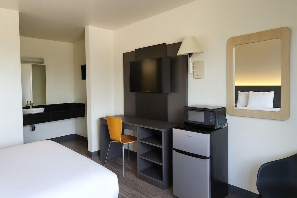Motel6 Roseville, MN - Minneapolis North 21/33