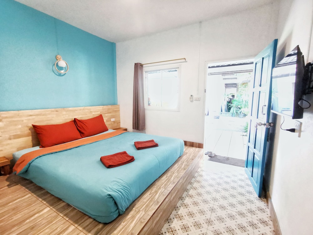 STANDARD, KING BED, PRIVATE BATHROOM, GARDEN AREA