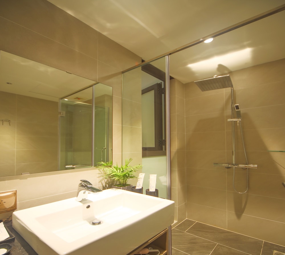 L Amant de Hanoi Hotel 39/42