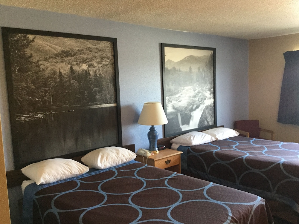 Super 8 by Wyndham Middletown 7/24