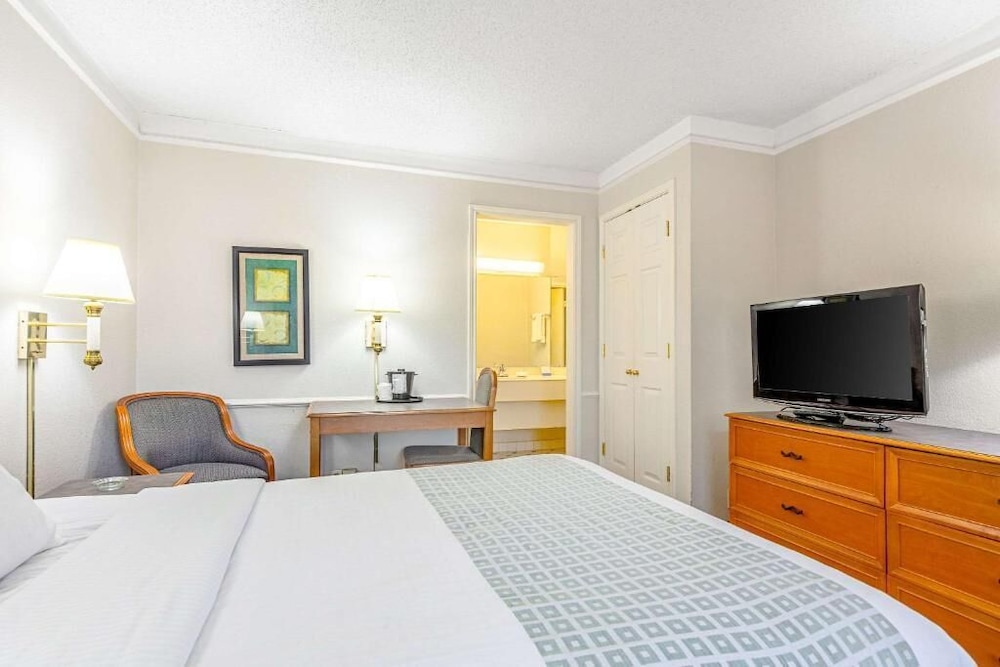 Rodeway Inn Huntsville West 18/36