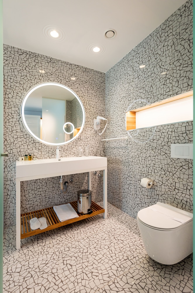 Carine Hotel Kumbor 46/50