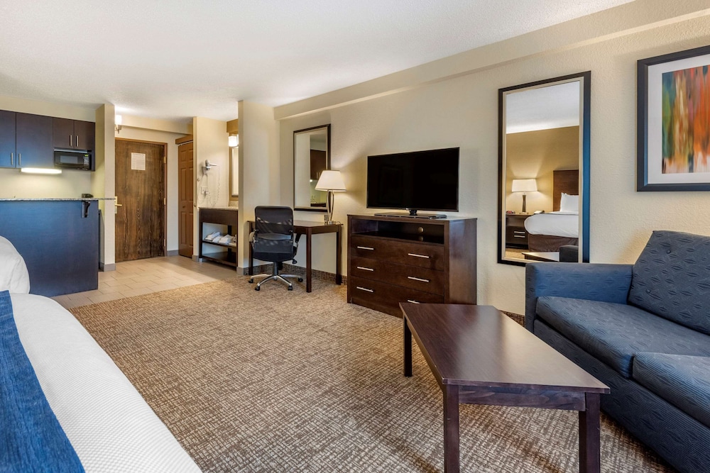 Comfort Inn and Suites Butler 20/38