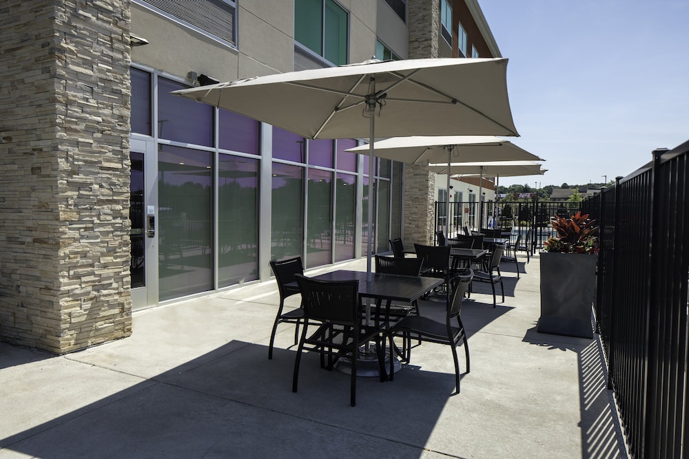 Holiday Inn Express & Suites Griffin 51/60