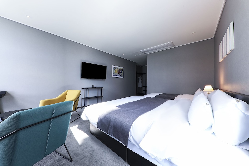 The Point Hotel 25/70