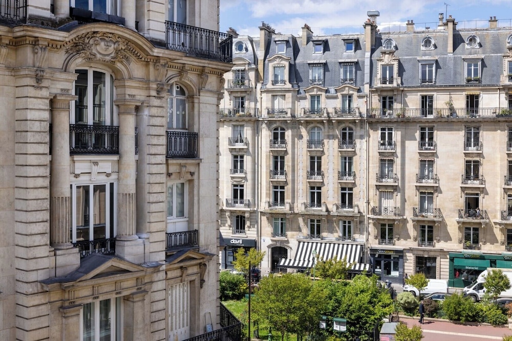 Le 46 Hotel 12/70