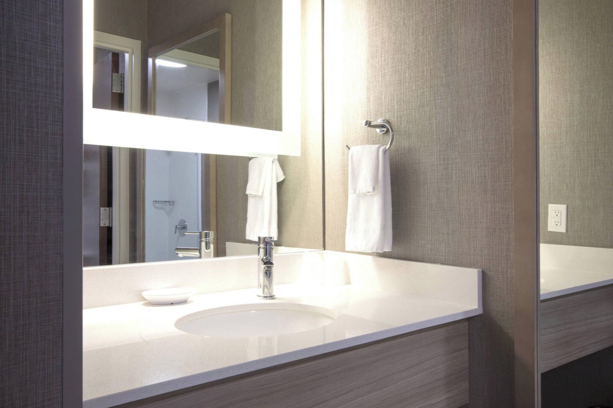 استوديو بسريرين كوين، Springhill Suites Savannah I-95 South 8/10