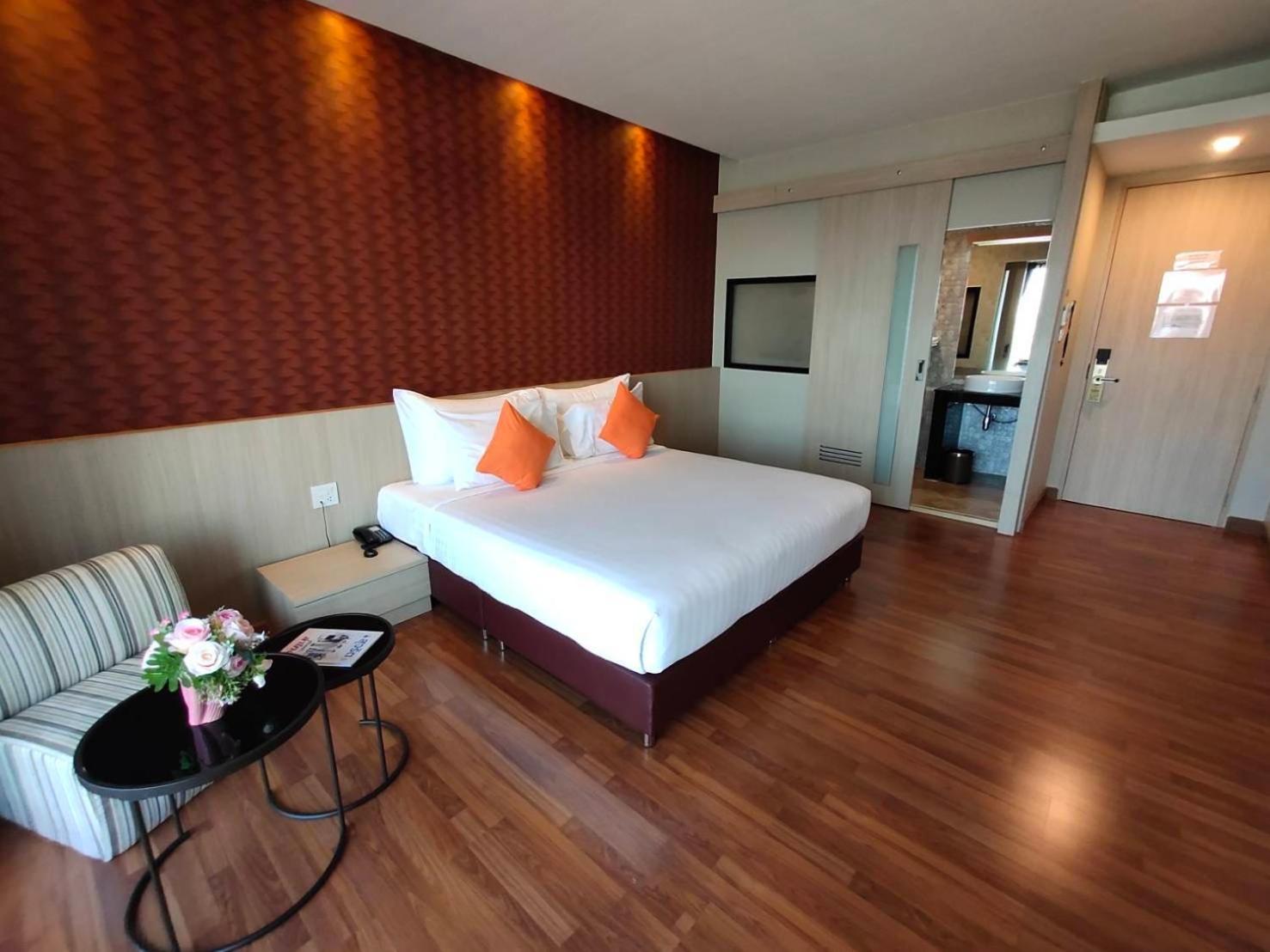 Deluxe, King Bed