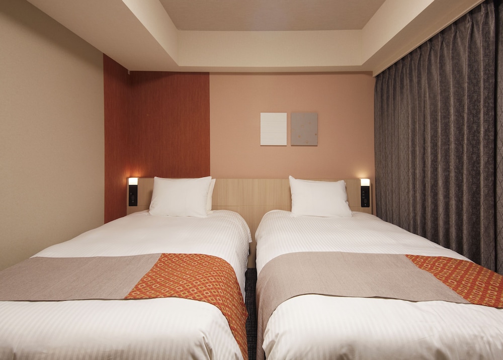 MODERATE, TWIN BEDS