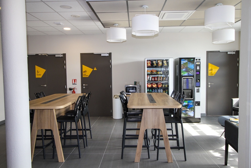 B And B Hotel Montelimar Sud 35/38