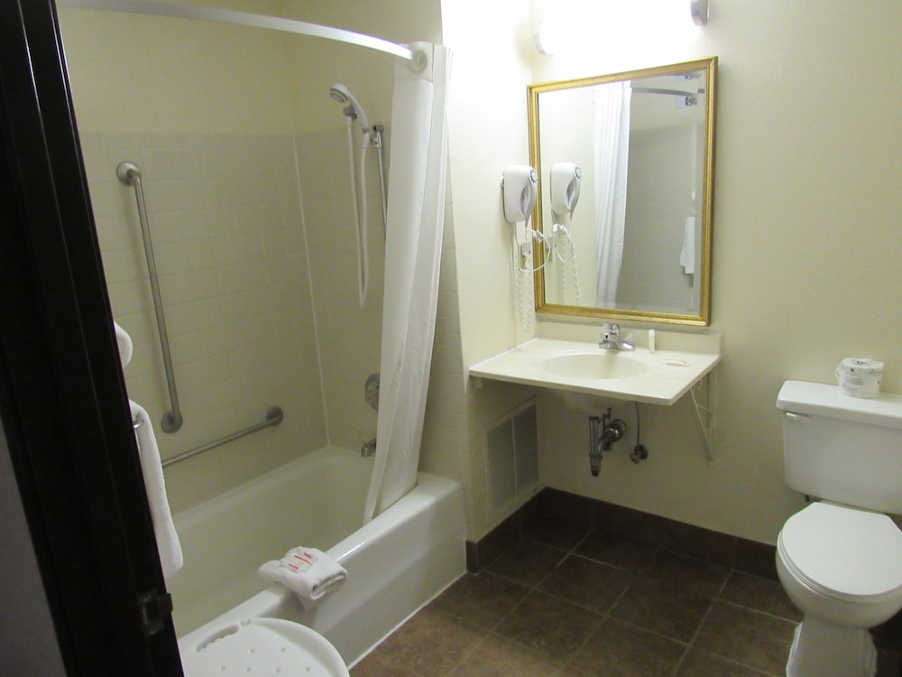 Super 8 by Wyndham Columbus IN 12/33