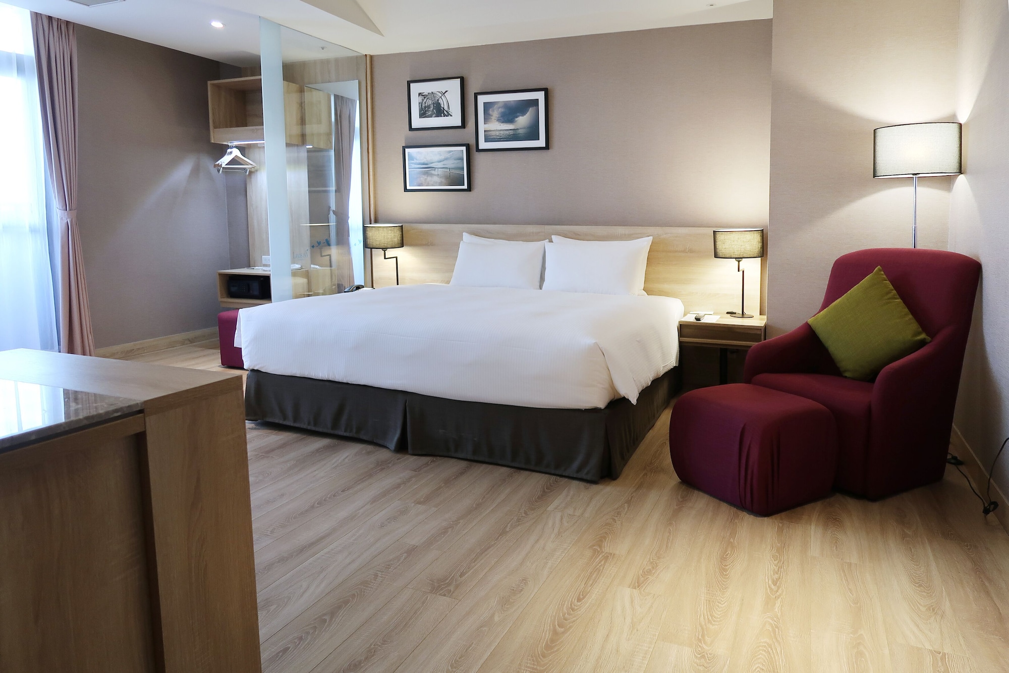 TOWER, DELUXE, KING BED, BALCONY