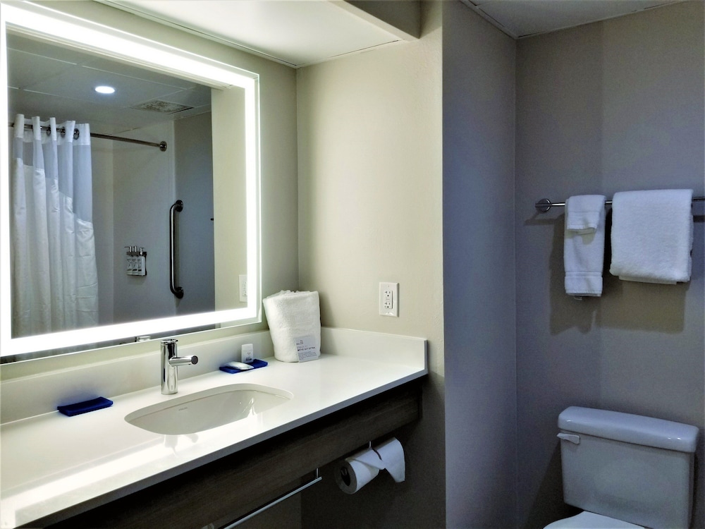 غرفة قياسية بسرير كوين، Holiday Inn Express Apex Raleigh 2/5