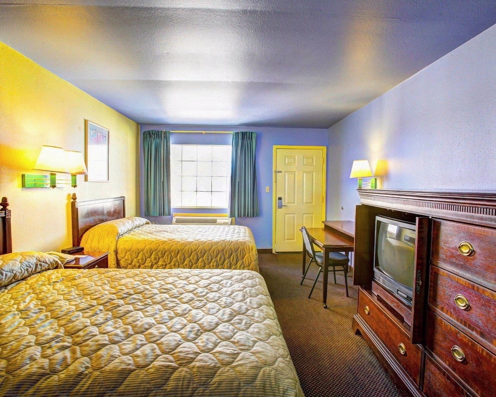 Rodeway Inn 11/22