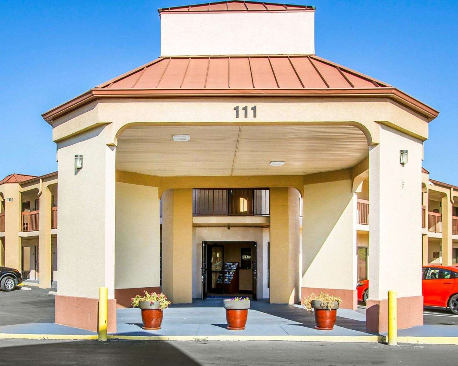 Rodeway Inn & Suites Clarksville near Governors Square Mall 2/22
