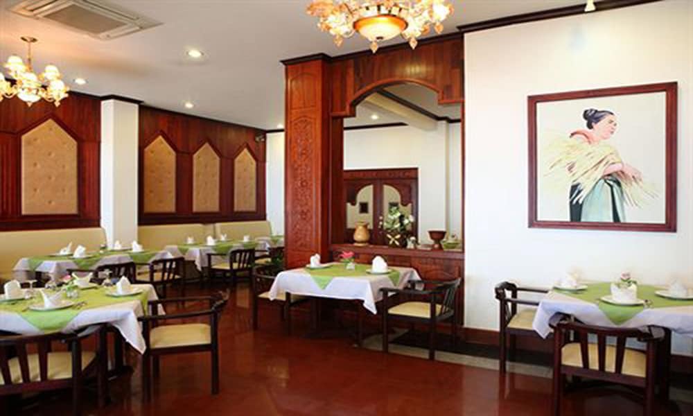 Vansana Riverside Hotel 36/40