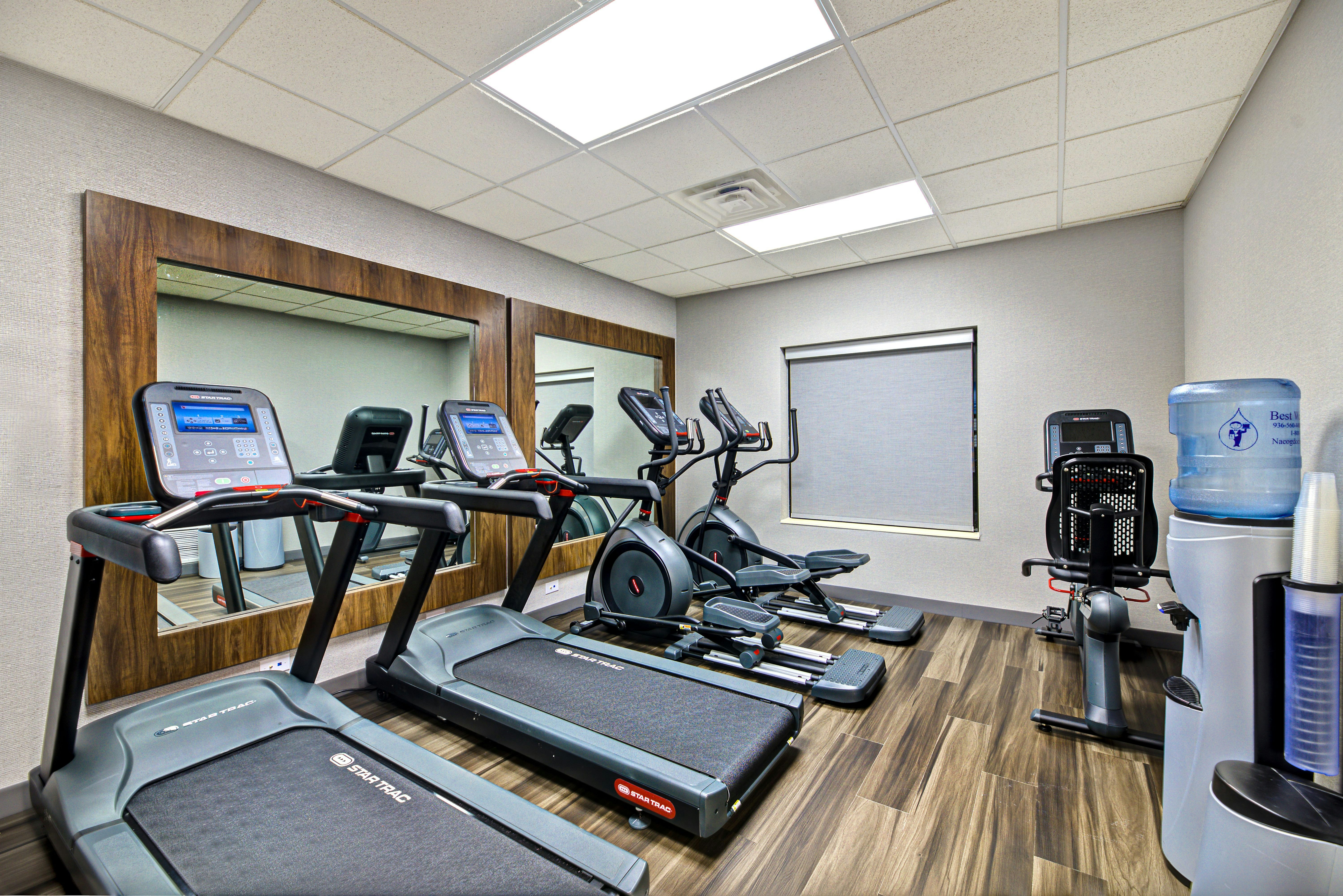 Hampton Inn Suites Nacogdoches 27/46