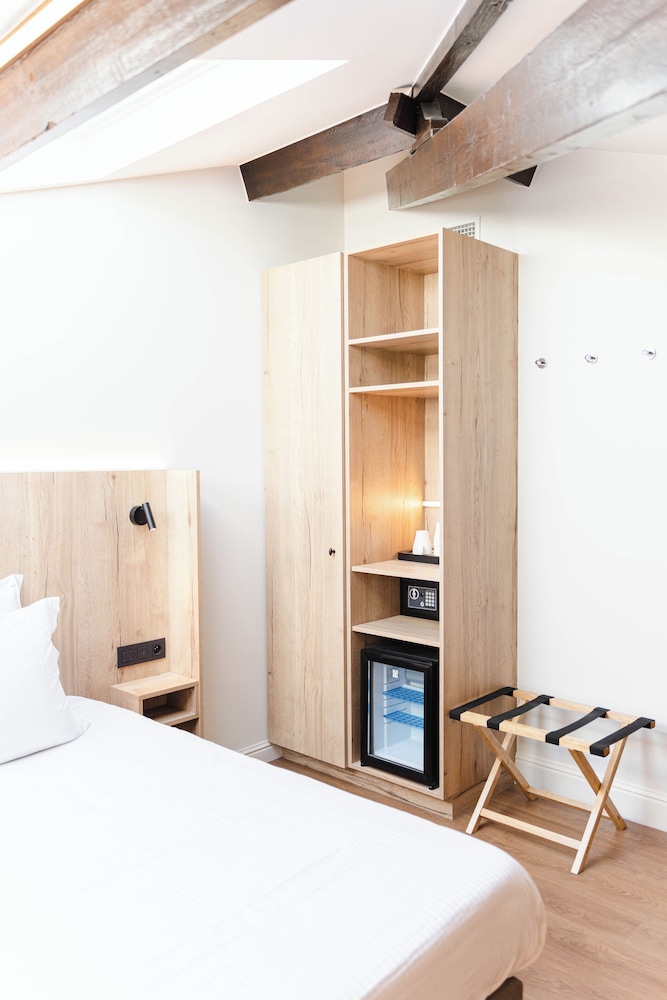 ROOM, TRIPLE