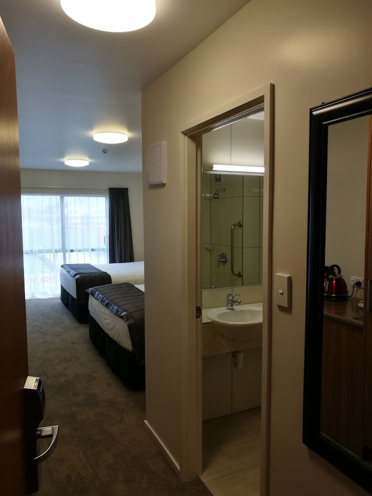 The Victoria Hotel Dunedin 33/68